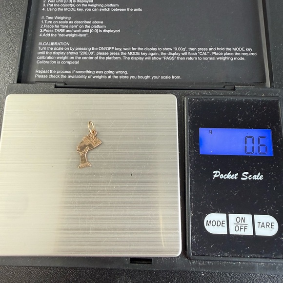 Rare 10K Gold Nefertiti Pendant - Picture 4 of 4